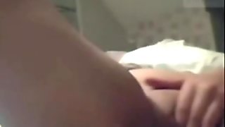 Amateur Teen Loves To Masturbate On Cam