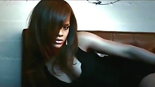 Rihanna - αναλογική εμφάνιση